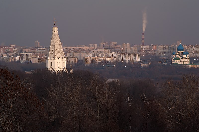 File:Вечерняя Москва, купол храма Вознесения Господня и Николо-Перервинский монастырь.jpg