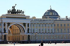 Взгляд с Дворцовой площади на Арку Главного Штаба. Санкт-Петербург. IMG 8549WIR.jpg
