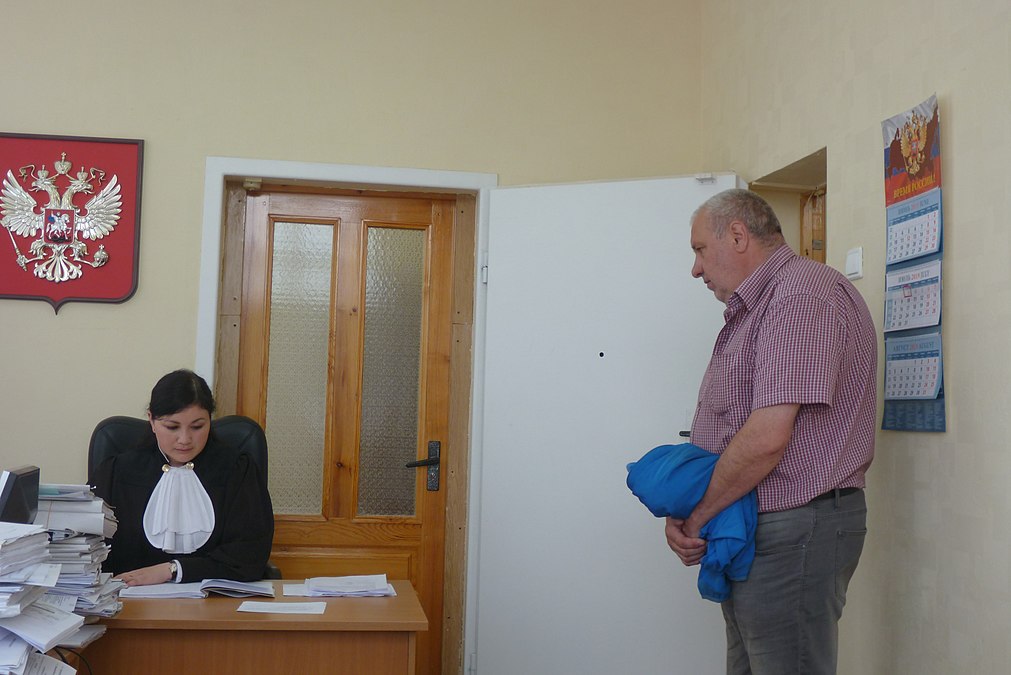 Сосед Дюрев дает показания в суде
