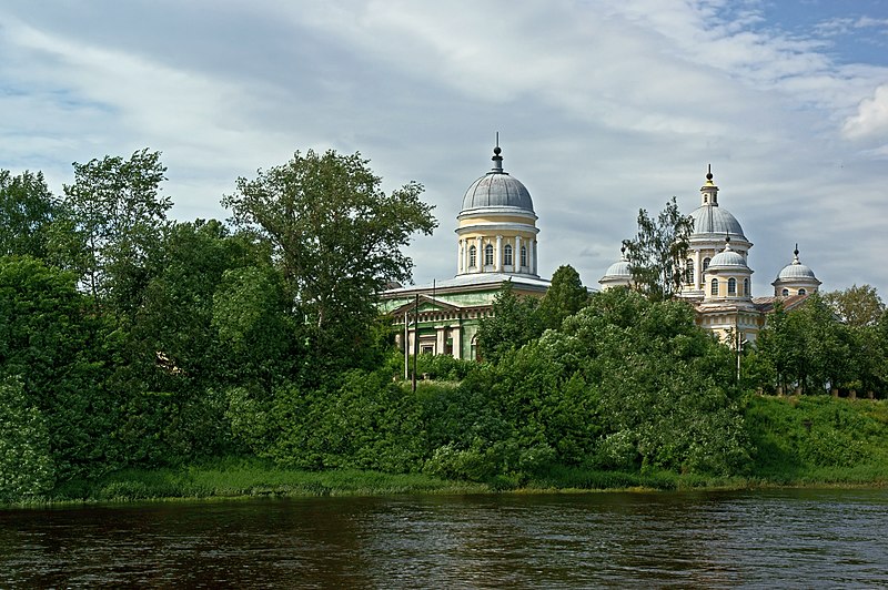 File:Собор Спасо-Преображенский. Вид через реку Тверца.JPG