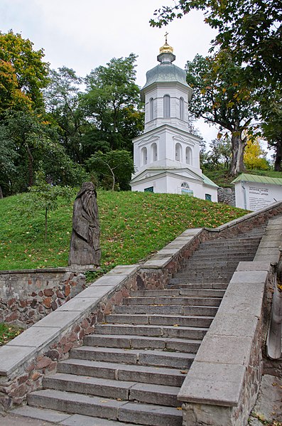 File:Чернігів. Іллінська церква. Сходи та дзвіниця.JPG