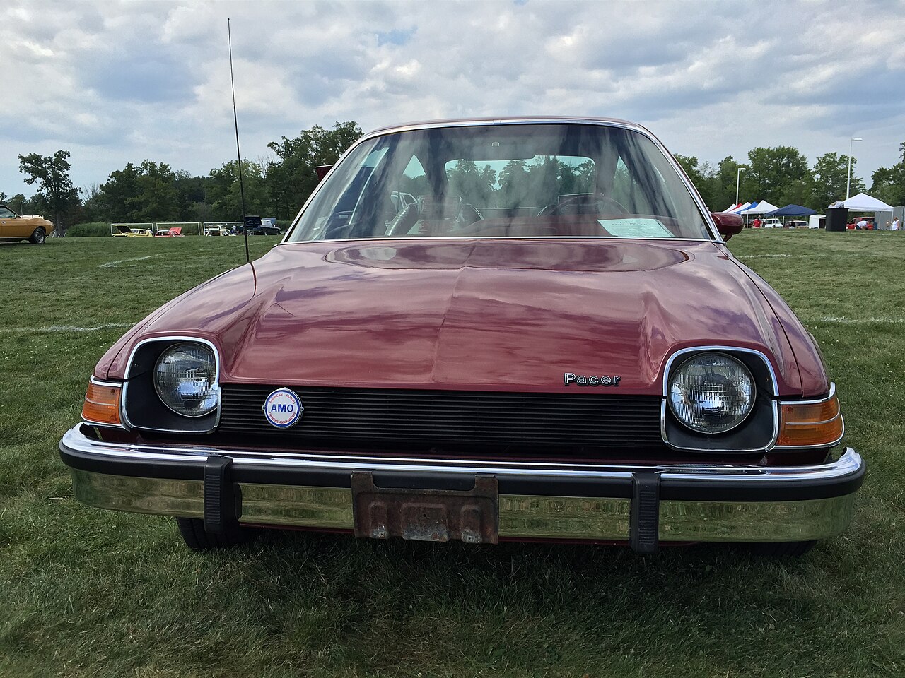 Image of 1975 AMC Pacer DL coupe in Autumn Red at 2015 AMO show 06of12