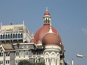 Immagine 2008_Mumbai_terror_attacks_Taj_dome_burned.jpg.