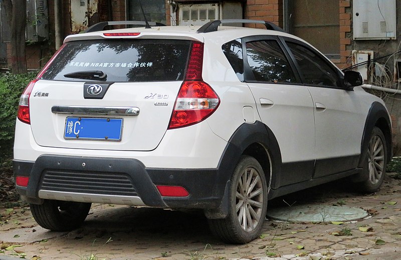 File:2013 Dongfeng-Fengshen H30 Cross, rear 8.11.18.jpg