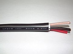 Câble d'amenée de basse tension à fils standards (env. 1980).