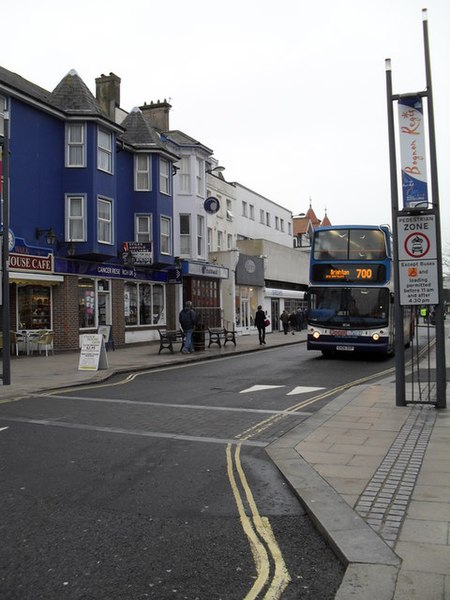 File:700 bus in the High Street - geograph.org.uk - 1678139.jpg