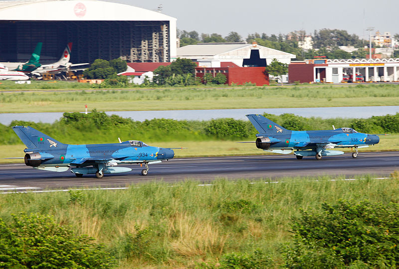 File:934 and 938 - 2 F-7 Air Guard Running for Formation Take Off (8157512877).jpg