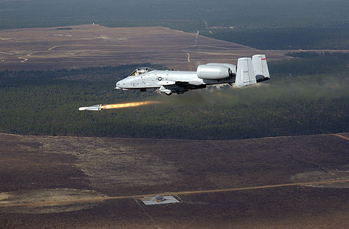 מטוס A-10 משגר טיל AGM-65.