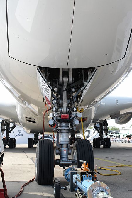 ไฟล์:A380-Undercarriage.JPG