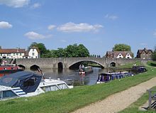 Abingdon Bridge spans the River Thames. It was built in 1416 and much altered in the 18th, 19th and 20th centuries. AbingdonBrBu02.JPG