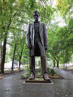 <i>Abraham Lincoln</i> (Waters) sculpture in Oregon