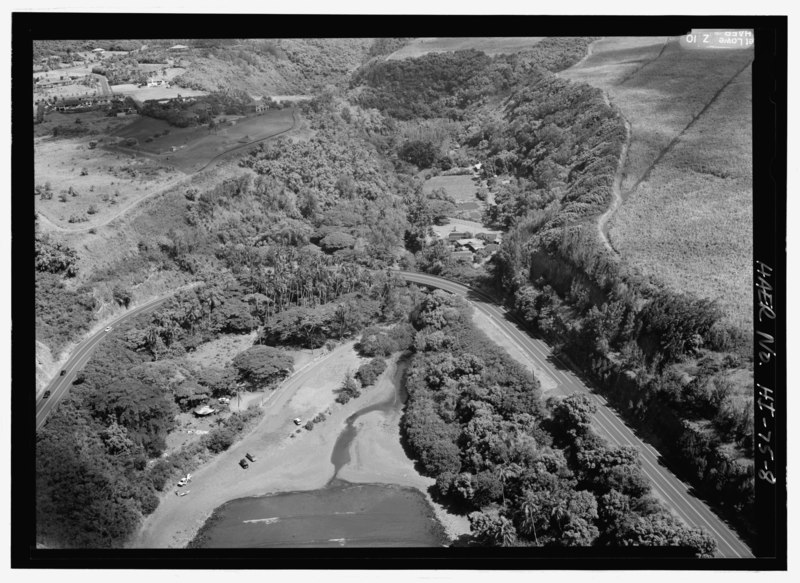 File:Aerial view, Maliko Bay, bridge, highway, beach - Hana Belt Road, Between Haiku and Kaipahulu, Hana, Maui County, HI HAER HI-75-8.tif