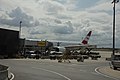 Deutsch: Eine Maschine der Austrian am Vienna Airport durch das Busfenster gesehen