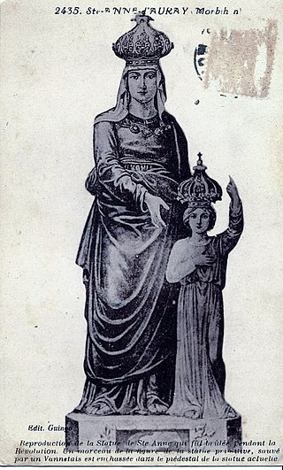 Sainte-Anne-d'Auray : reproduction de l'ancienne statue de sainte Anne brûlée lors de la Révolution.