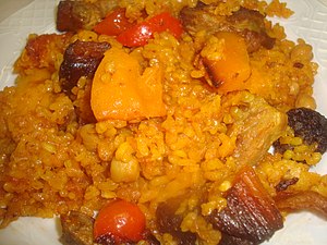 Arroz al horno con calabaza dulce, arroz cocido en cazuela típico valenciano.jpg
