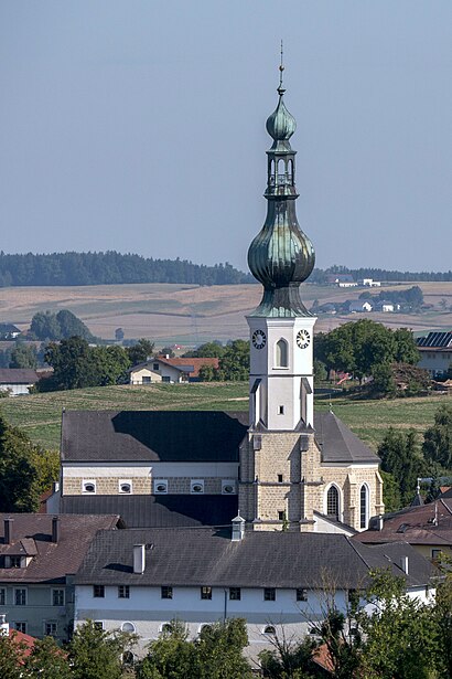 So kommt man zu Pfarrkirche Aspach mit den Öffentlichen - Mehr zum Ort Hier