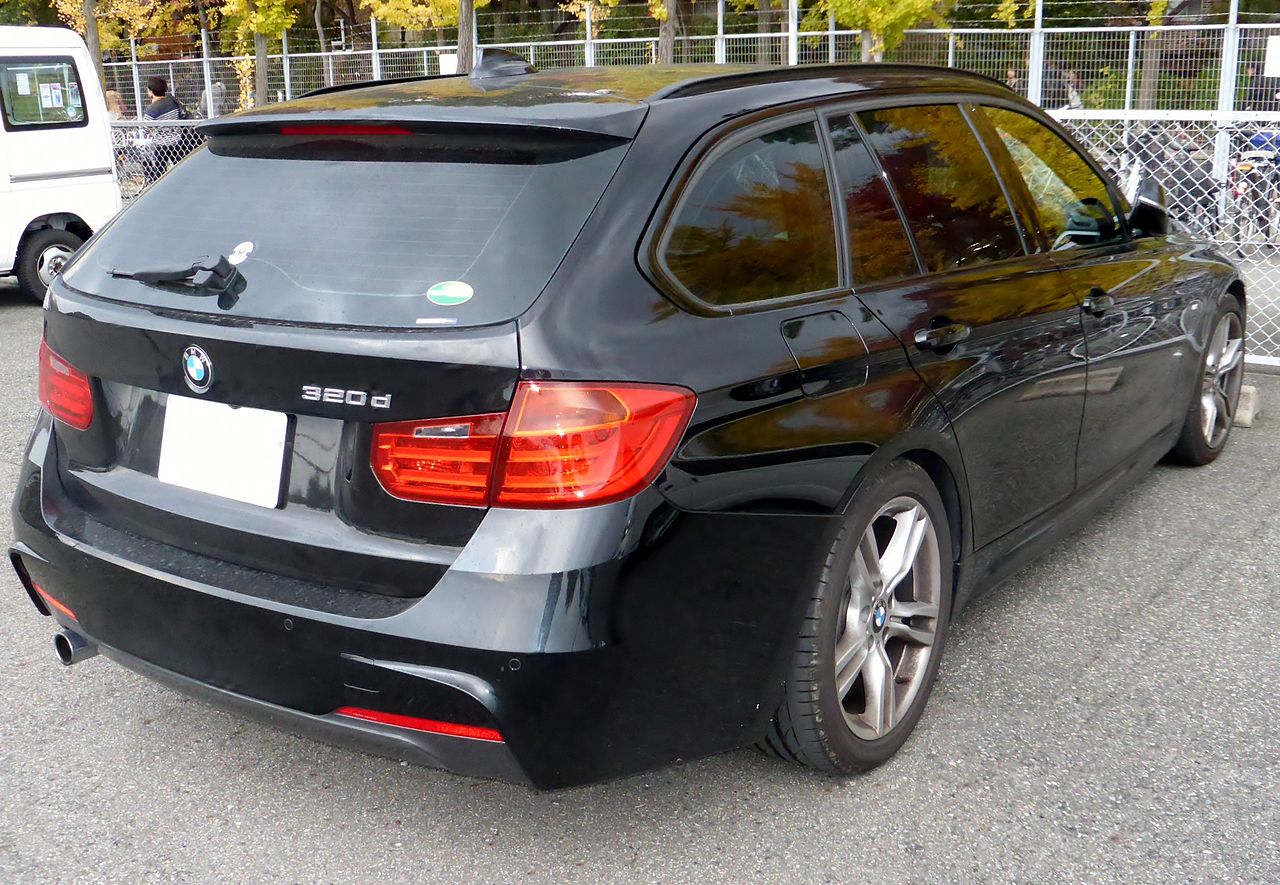 File:BMW 320d Touring M-Sportpaket (F31) – Heckansicht, 2. Mai