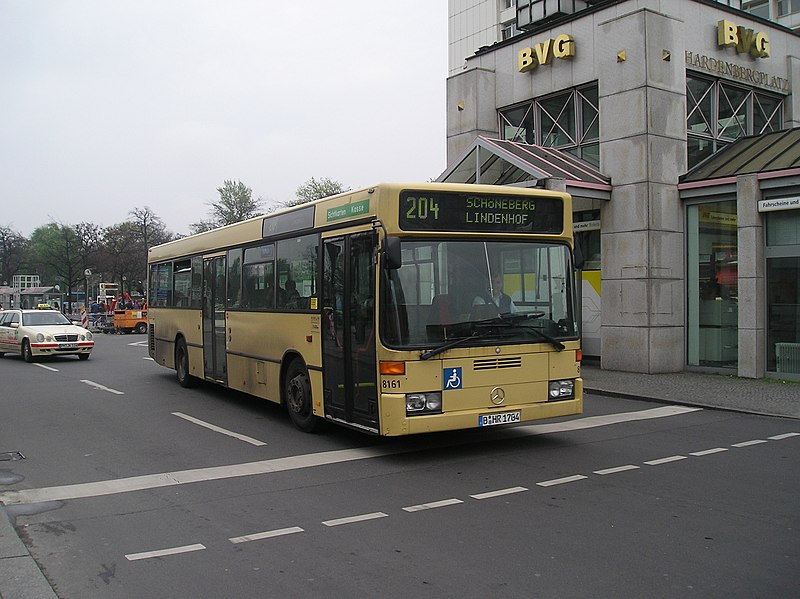 File:BVG bus line 204 at Zoologischer Garten 02.JPG