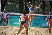 Deutsch: Beachvolleyball bei den Olympischen Jugendspielen 2018; Tag 8, 14. Oktober 2018; Mädchen, Achtelfinale – Bolivien-Puerto Rico 0:2 (18–21/18–21 ) English: Beach volleyball at the 2018 Summer Youth Olympics at 14 October 2018 – Girls Round of 16 – Bolivia-Puerto Rico 0:2 (18–21/18–21 )