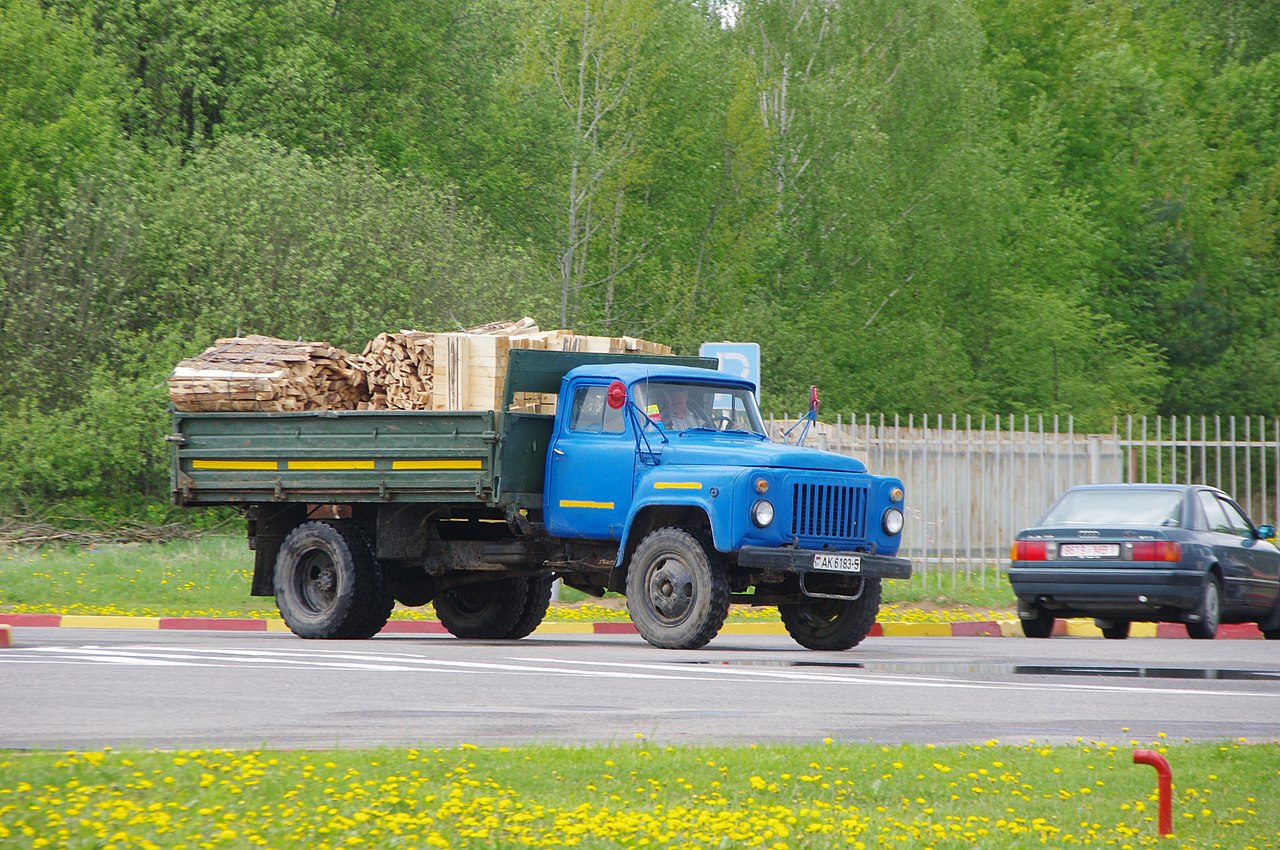 GAZ-53  camion 1280px-Belarus%2C_Naroch_-_panoramio_%28144%29