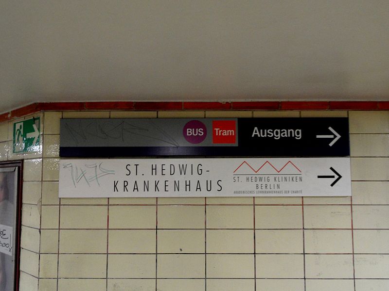 File:Berlin - S-Bahnhof Oranienburger Straße - Linien S1,S2,S25 (6942294401).jpg