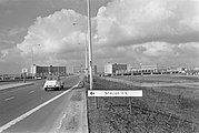 Bruggen in niemansland; vanaf de kruising begint het bruggedeelte brug 1040; op de achtergrond van links naar rechts brug 1013 (februari 1971)