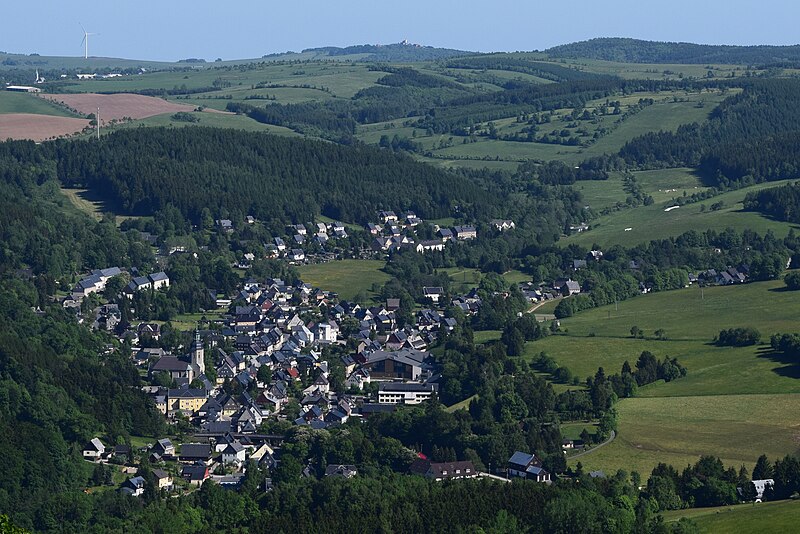 File:Blick auf Geising vom Geisingberg.JPG