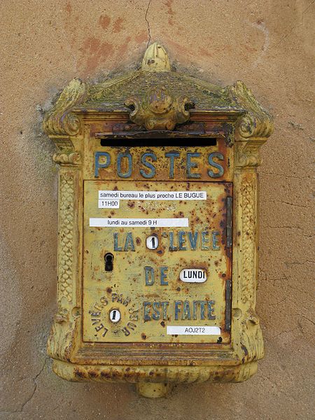 File:Boîte aux lettres à Limeuil.jpg