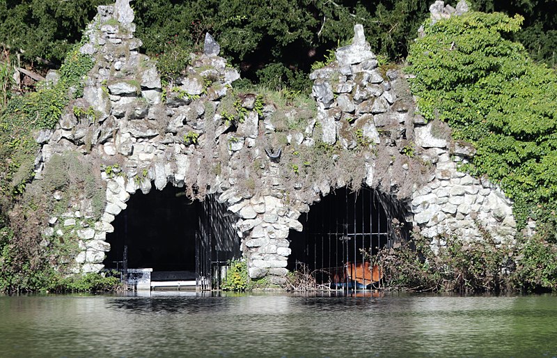 File:Boathouse at Stourhead Gardens.jpg