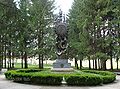 Споменик на интернираните кои загинаа во Норвешка на Спомен парк Брдо мира, дело на Ј. Максимовиќ .