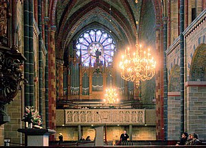 Bremer Dom, Hauptschiff, Blick zur Orgel (retouched).JPG