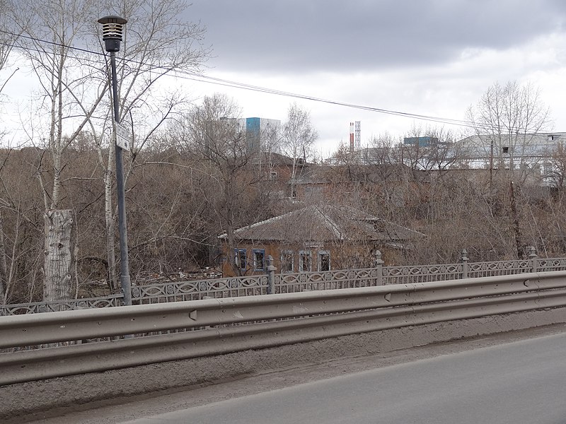 File:Bridge over Kamenka river 003.jpg