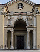 Вход в Музыкальный зал Бриджес, здание испанского Возрождения.