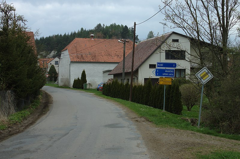 File:Budětice, křižovatka.jpg