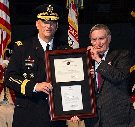 Selig (right) receiving the Outstanding Civilian Service Award from Army Chief of Staff Ray Odierno in 2015