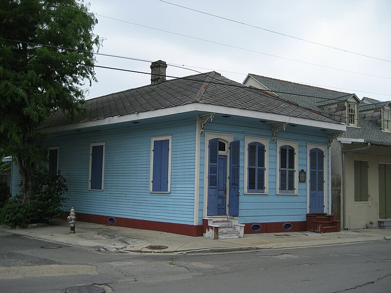 File:BywaterPapaLaineBlueHouse2.jpg