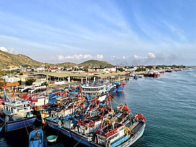 Cảng cá Ninh Chữ trên Đầm Nại, Ninh Hải, Ninh Thuận.jpg
