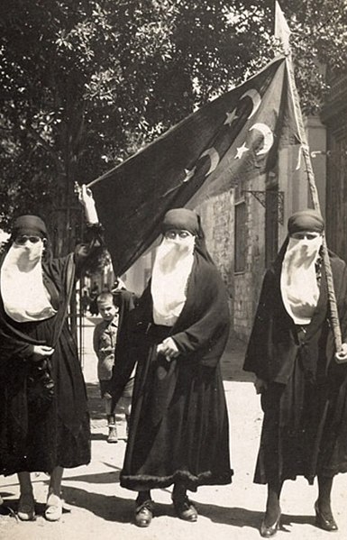 File:Cairo-manifestation mars 1919 (cropped).jpg