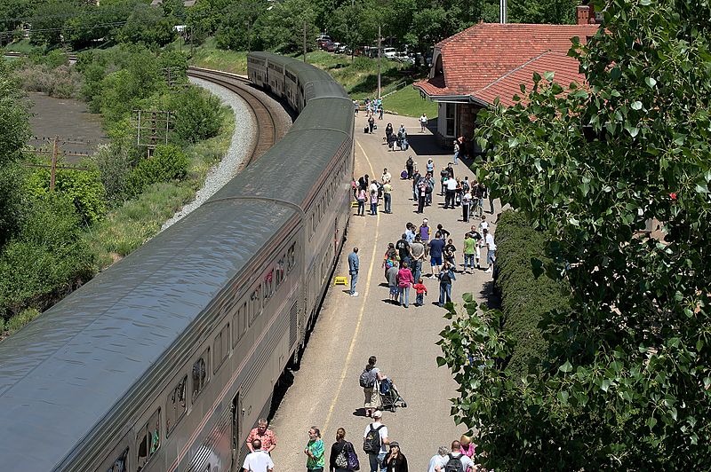 File:California Zephyr at Glenwood Springs, August 2011.jpg