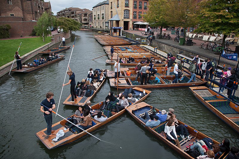 File:Cambridge - Punting in Cambridge - 1690.jpg