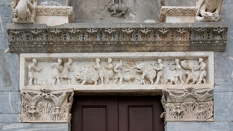 File:Campiglia Marittima Pieve di San Giovanni northern portal ornaments 2012-08-26.jpg