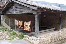Antiguo lavadero público en San Sebastián de Garabandal (Cantabria, España).