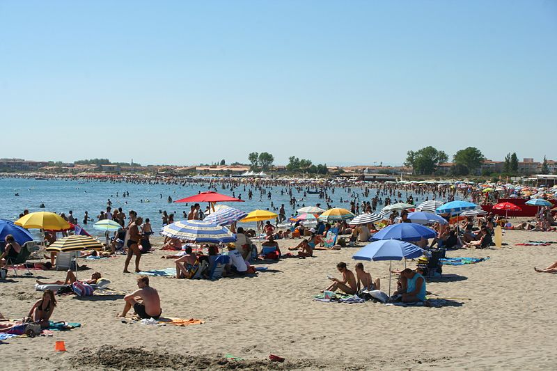 File:Cap d'Agde - Plage Richelieu02.jpg