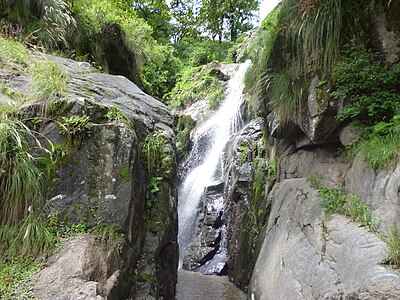 Une des nombreuses cascades qui se trouvent dans la zone montagneuse de Escaba.