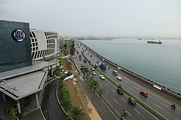 Cebu Stadt sm 2017 Autobahn durch sea.jpg