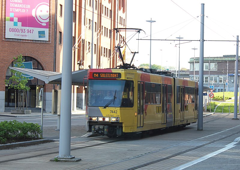 File:Charleroi tramwaj 7442.jpg