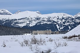 Castello di Lake Louise (31806266153).jpg