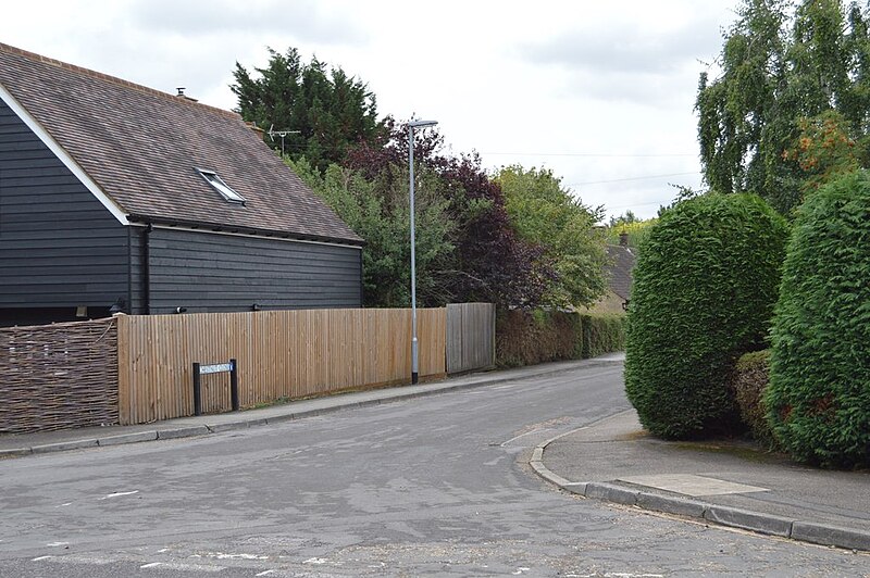 File:Chestnut Close - geograph.org.uk - 5981261.jpg