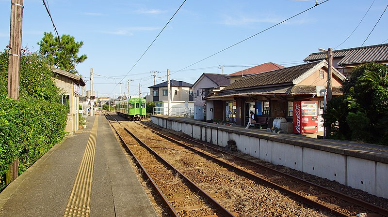 File:Choshi 2000 series set 2001 at Kasagami-kurohae Station 20151004 01.JPG