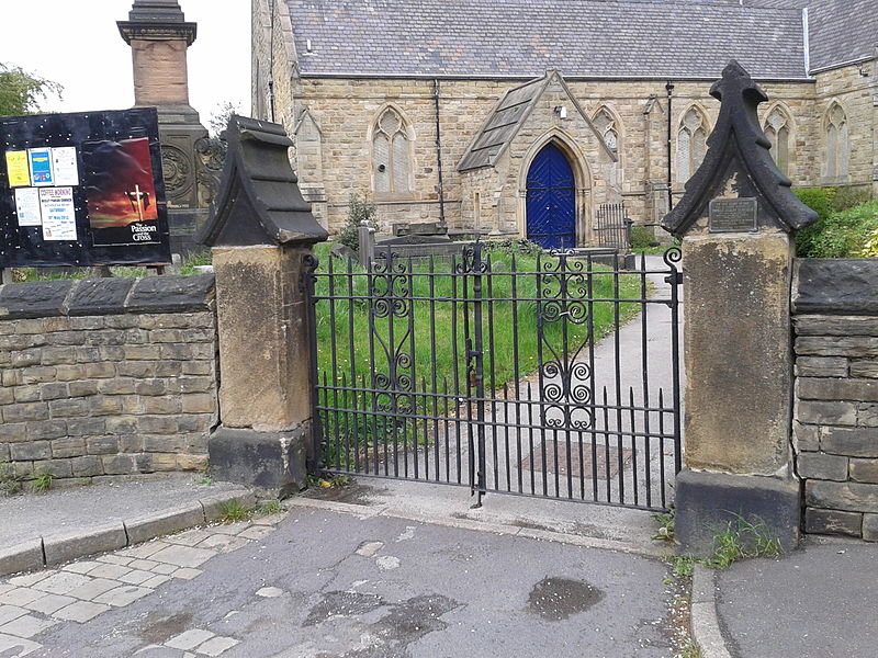 File:Christ Church, Heeley, Wall and Gates.jpg